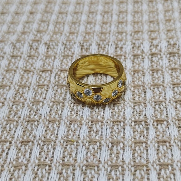 Chaumet 18K Gold Honeycomb Ring - Picture 6 of 9